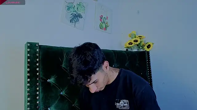Snapshot of Zayn_Moretti chatting on June 23, 2026, 7:56 pm Zayn Moretti online show from June 23, 2026, 7:56 pm