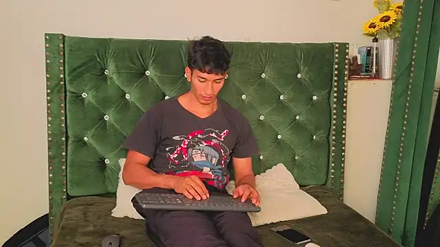 Snapshot of Zayn_Moretti chatting on June 29, 2026, 4:50 pm Zayn Moretti online show from June 29, 2026, 4:50 pm