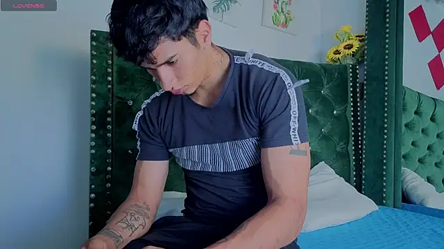 Snapshot of Zayn_Moretti chatting on July 16, 2026, 1:52 pm Zayn Moretti online show from July 16, 2026, 1:52 pm