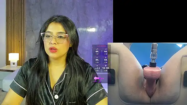 LuciaReid online show from May 8, 2026, 12:42 pm