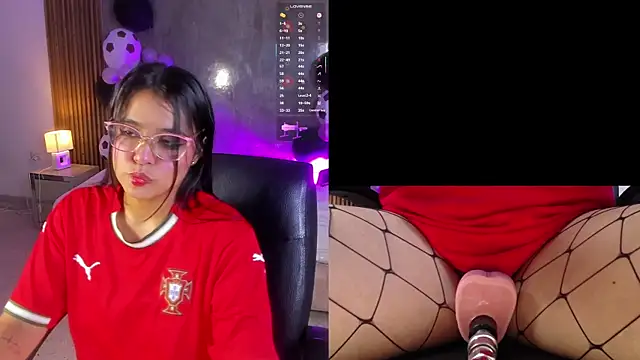 LuciaReid online show from June 19, 2026, 2:01 pm