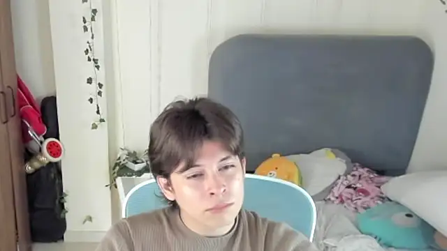 Snapshot of Felixzyn chatting on July 9, 2026, 7:02 pm Felixzyn online show from July 9, 2026, 7:02 pm
