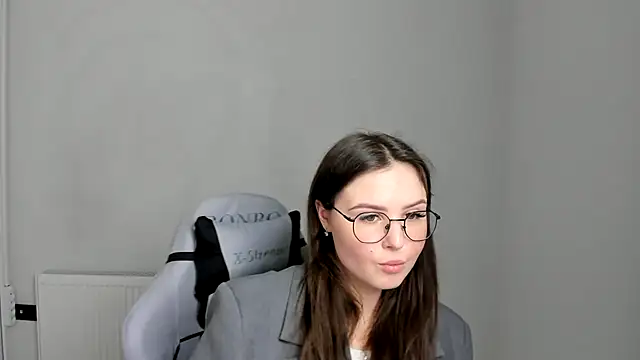 Regina cute  online show from May 4, 2026, 10:51 am