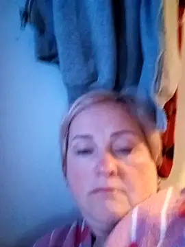 Snapshot of Svetlysvet chatting on April 24, 2026, 5:37 pm Svetlysvet online show from April 24, 2026, 5:37 pm