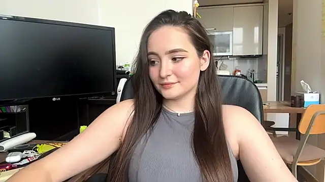Emilly Cart online show from May 20, 2026, 3:25 am