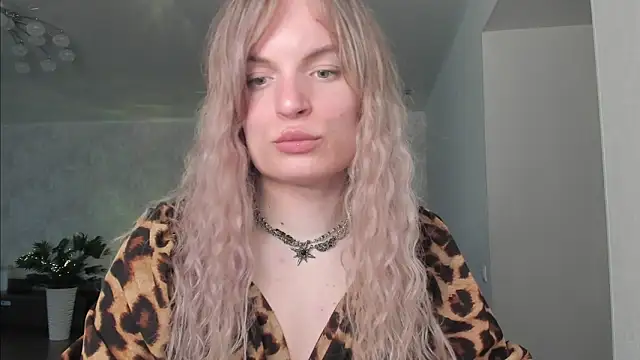 milliKira006 online show from April 20, 2026, 3:13 pm