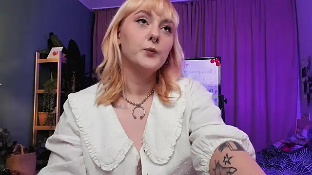 Snapshot of Emma_Thomps chatting on June 11, 2026, 2:03 pm Emma Thomps online show from June 11, 2026, 2:03 pm