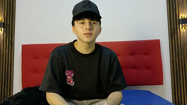 LunayDream online show from April 30, 2026, 11:17 am
