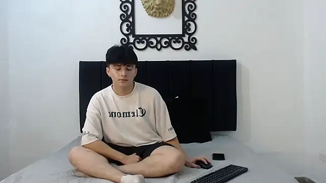 LunayDream online show from May 12, 2026, 11:38 am