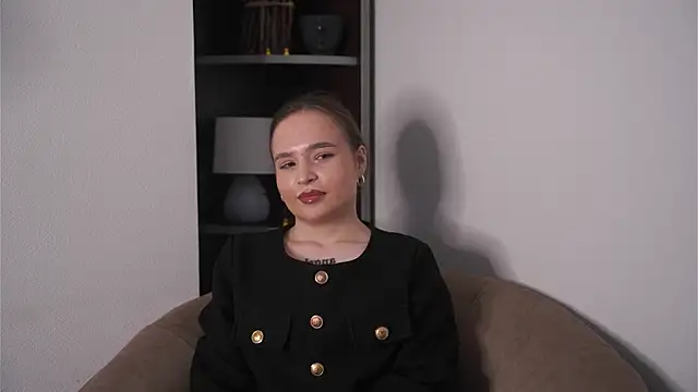 ElmaZillman online show from May 5, 2026, 5:32 am