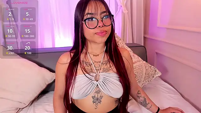 Little natty  online show from May 15, 2026, 6:39 pm
