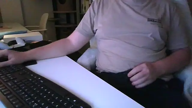 Snapshot of richard9718 chatting on May 9, 2026, 10:35 pm richard9718 online show from May 9, 2026, 10:35 pm
