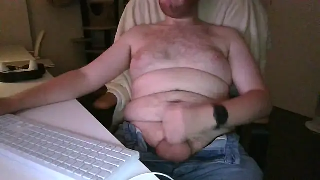 Snapshot of richard9718 chatting on May 15, 2026, 11:03 pm richard9718 online show from May 15, 2026, 11:03 pm