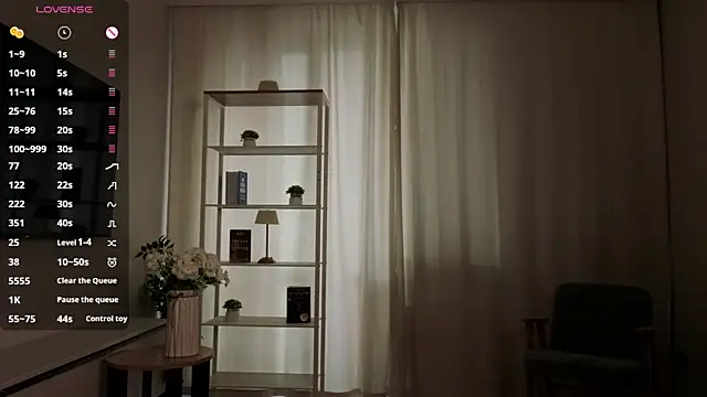 NadiaFabroquez online show from April 20, 2026, 11:13 am