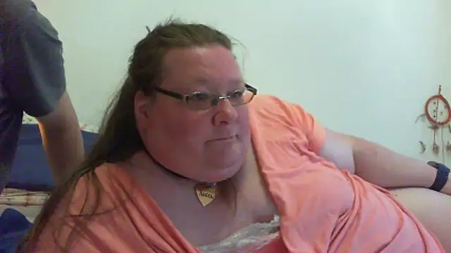 Snapshot of NicciundHerr chatting on May 5, 2026, 7:50 pm NicciundHerr online show from May 5, 2026, 7:50 pm