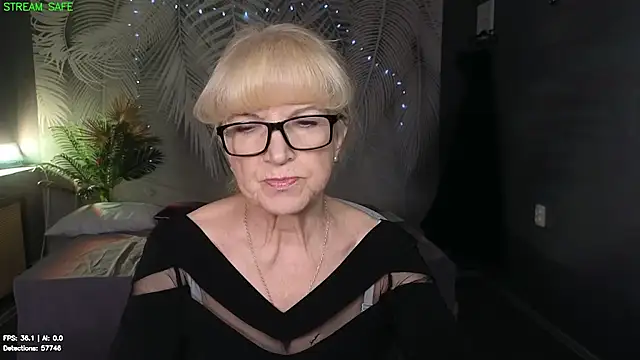 Snapshot of Dr_Mireille chatting on June 19, 2026, 7:36 am Dr Mireille online show from June 19, 2026, 7:36 am