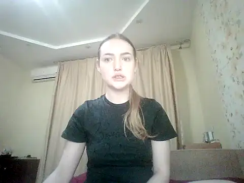 Lisanta online show from August 1, 2026, 8:51 pm