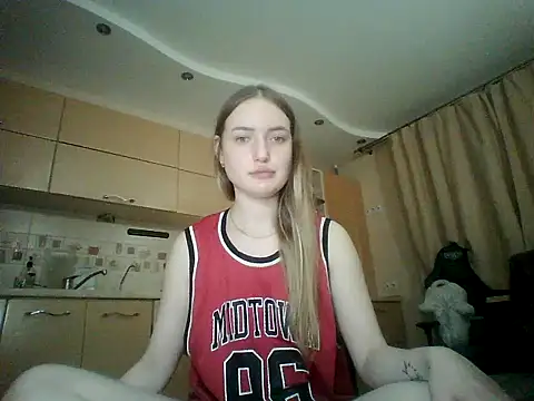 Lisanta online show from August 2, 2026, 7:22 pm