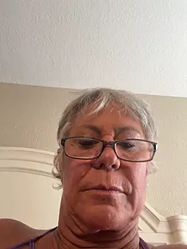 Snapshot of SilverRain_ chatting on May 10, 2026, 2:08 pm SilverRain online show from May 10, 2026, 2:08 pm