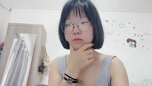 Belle-LL online show from May 17, 2026, 3:28 am