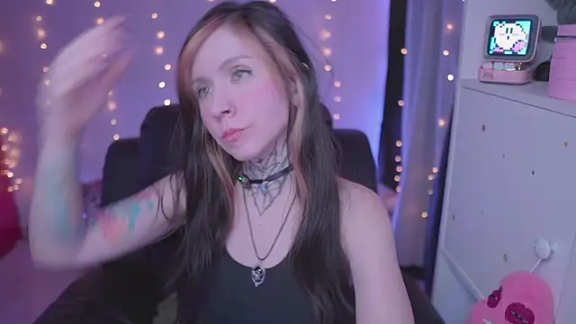 Snapshot of -VKatt chatting on May 4, 2026, 3:21 am -VKatt online show from May 4, 2026, 3:21 am