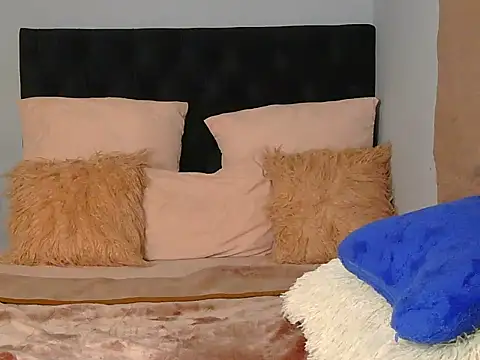 julianaa19 online show from April 26, 2026, 3:15 am