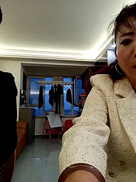 lucy-698 online show from April 20, 2026, 11:13 am