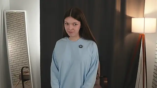 ErnaGiove online show from April 21, 2026, 11:28 am