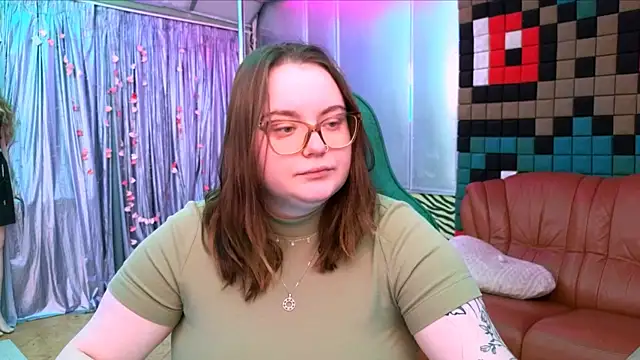 Snapshot of CatherineClaire chatting on May 6, 2026, 3:27 pm CatherineClaire online show from May 6, 2026, 3:27 pm