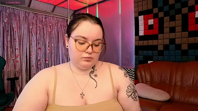 Snapshot of CatherineClaire chatting on May 26, 2026, 4:27 pm CatherineClaire online show from May 26, 2026, 4:27 pm