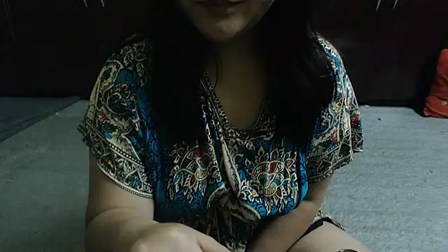 Snapshot of rebel_xoxo chatting on July 1, 2026, 5:35 pm rebel xoxo online show from July 1, 2026, 5:35 pm