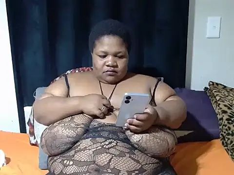 Snapshot of BBWMIDGET40 chatting on May 6, 2026, 4:11 pm BBWMIDGET40 online show from May 6, 2026, 4:11 pm