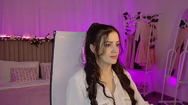 Snapshot of AureliaVane chatting on June 23, 2026, 3:54 pm AureliaVane online show from June 23, 2026, 3:54 pm