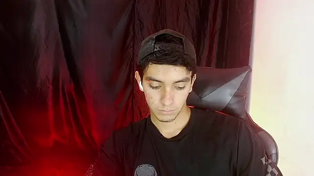 Snapshot of dante_18cm_ chatting on May 14, 2026, 12:51 am dante 18cm online show from May 14, 2026, 12:51 am