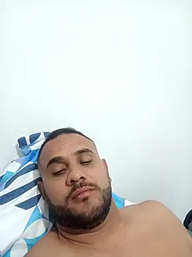 travieso2828 online show from April 22, 2026, 3:46 am