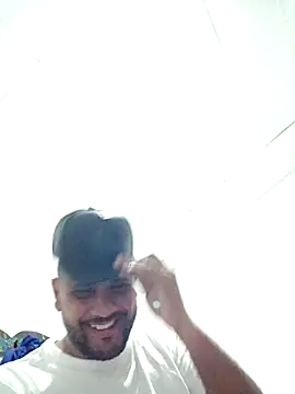 travieso2828 online show from April 21, 2026, 2:51 am