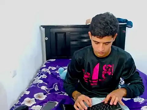 carlooss29 online show from April 25, 2026, 2:58 pm