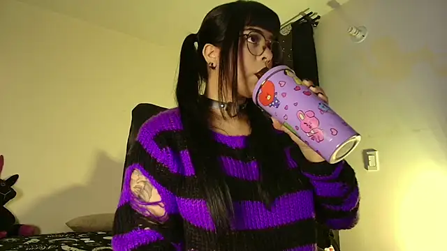 Snapshot of atena_hill_ chatting on June 30, 2026, 2:44 am atena hill online show from June 30, 2026, 2:44 am