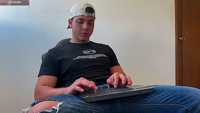Snapshot of Maxx_valiant chatting on May 31, 2026, 7:36 pm Maxx valiant online show from May 31, 2026, 7:36 pm