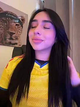 IsabellaNoir  online show from June 17, 2026, 9:03 pm