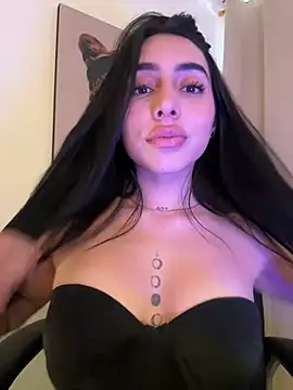 IsabellaNoir  online show from July 22, 2026, 6:21 pm