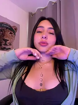 IsabellaNoir  online show from May 22, 2026, 10:30 pm