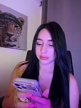 IsabellaNoir  online show from May 13, 2026, 11:45 pm