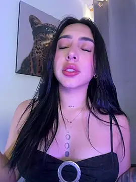 IsabellaNoir  online show from April 24, 2026, 9:28 pm