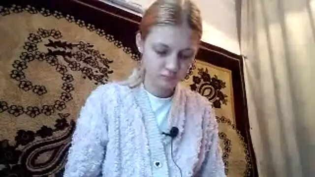 Snapshot of LunaLaday chatting on May 12, 2026, 2:52 am LunaLaday online show from May 12, 2026, 2:52 am