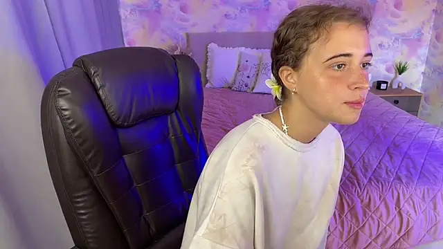 Snapshot of Tiana_Belle chatting on June 16, 2026, 1:27 am Tiana Belle online show from June 16, 2026, 1:27 am