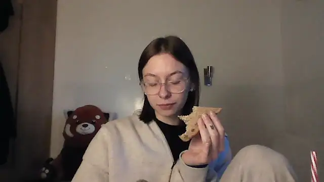 Snapshot of JuicyErika chatting on May 14, 2026, 7:44 pm JuicyErika online show from May 14, 2026, 7:44 pm