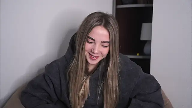 SheliaRafla online show from April 22, 2026, 10:33 am