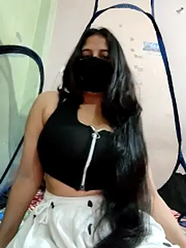Snapshot of Priya_9945 chatting on May 5, 2026, 6:05 am Priya 9945 online show from May 5, 2026, 6:05 am