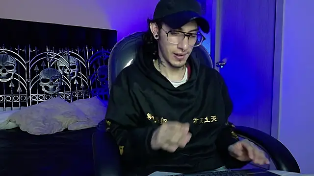 Snapshot of Vergil_Noir_ chatting on June 6, 2026, 5:01 am Vergil Noir online show from June 6, 2026, 5:01 am